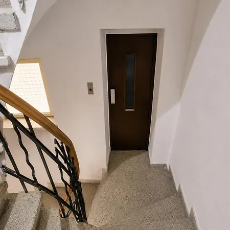 Tantra 6 Queen Filipescu Self Check-in Near Old Town * Bucharest