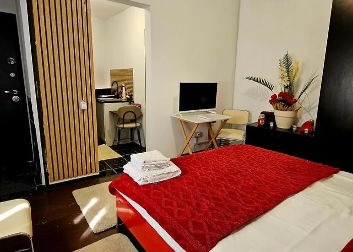 Tantra 6 Queen Filipescu Bukarest